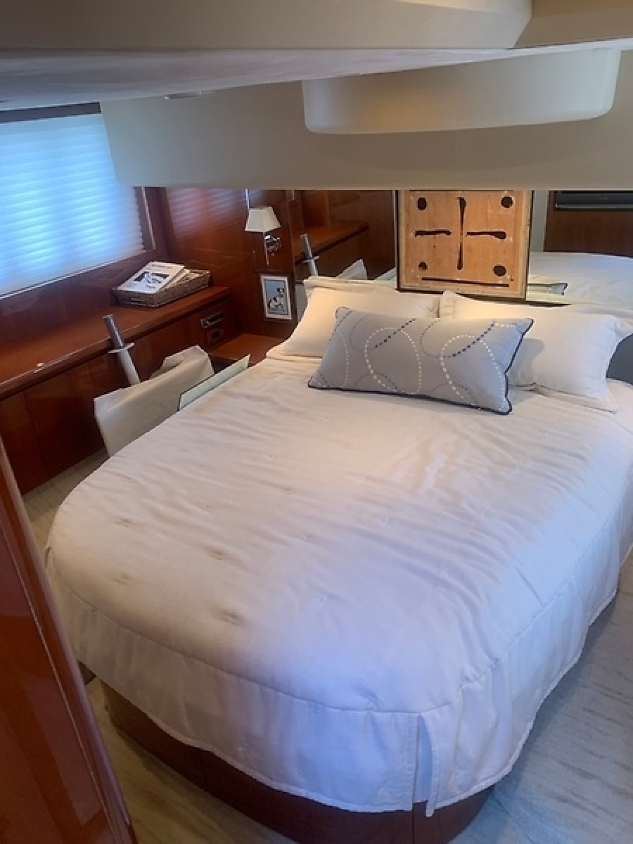 58' 2008 Viking Sport Cruiser