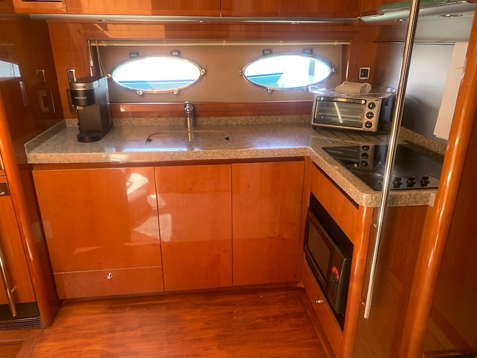 58' 2008 Viking Sport Cruiser