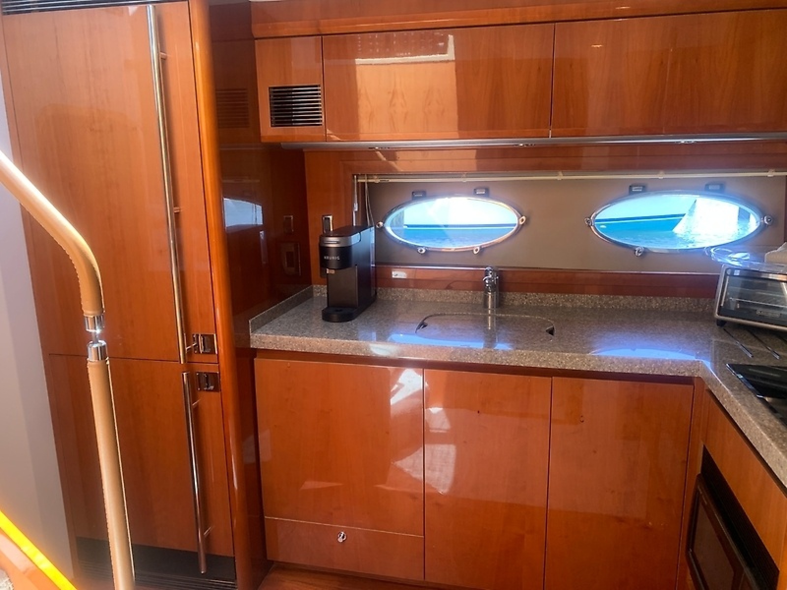 58' 2008 Viking Sport Cruiser