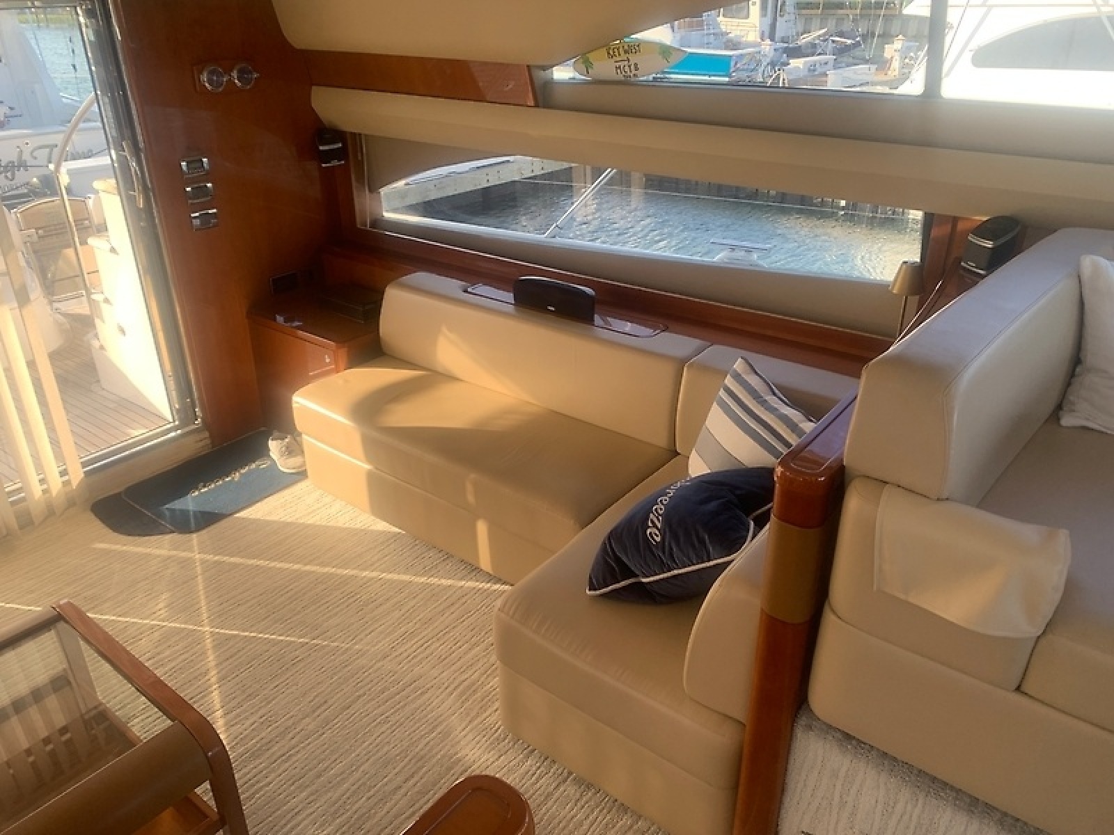 58' 2008 Viking Sport Cruiser