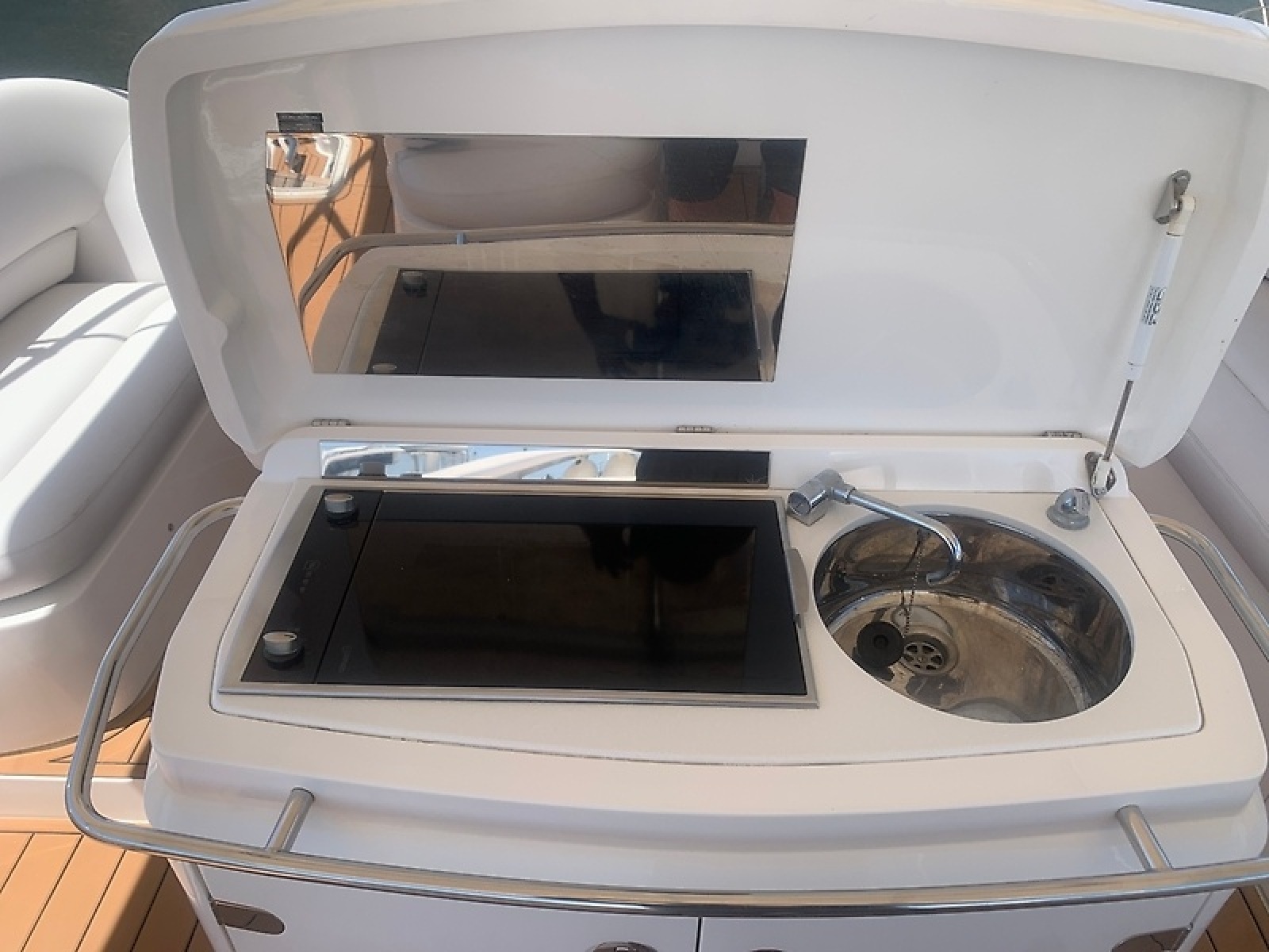 58' 2008 Viking Sport Cruiser