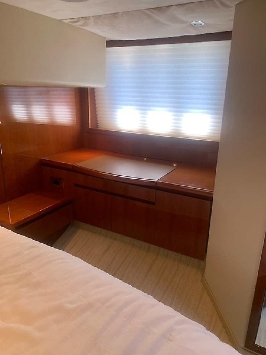 58' 2008 Viking Sport Cruiser