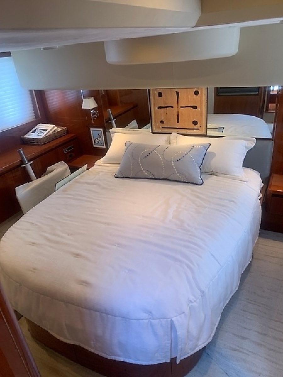 58' 2008 Viking Sport Cruiser