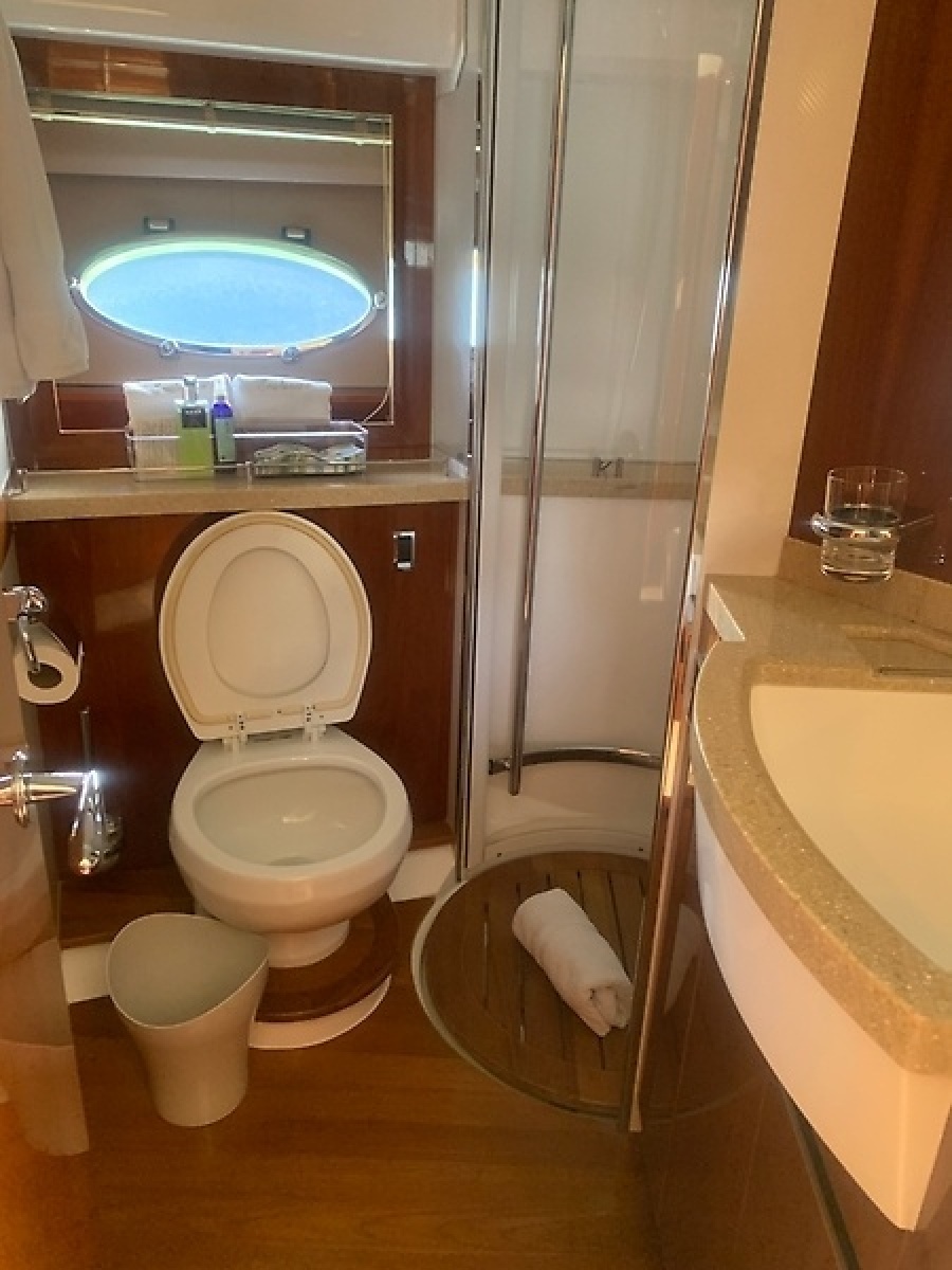 58' 2008 Viking Sport Cruiser