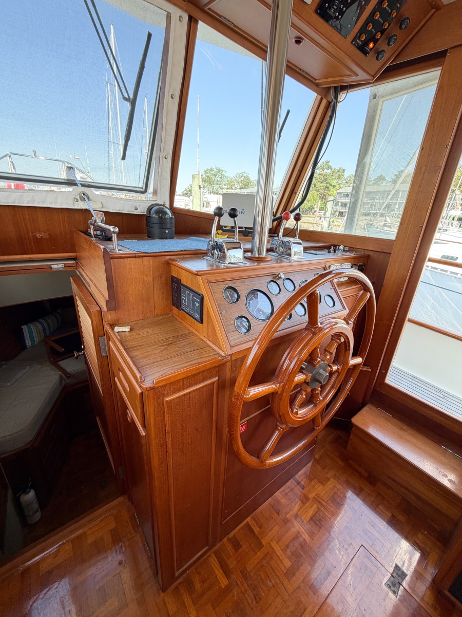1991 Grand Banks 36