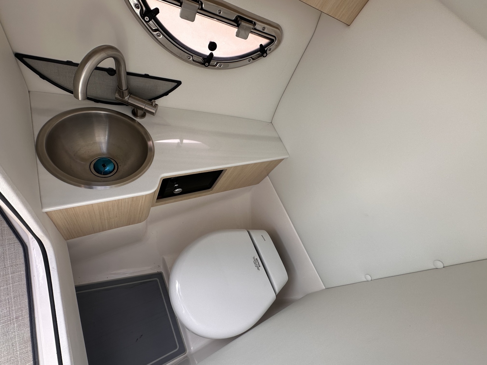 26ft Regal Yacht For Sale