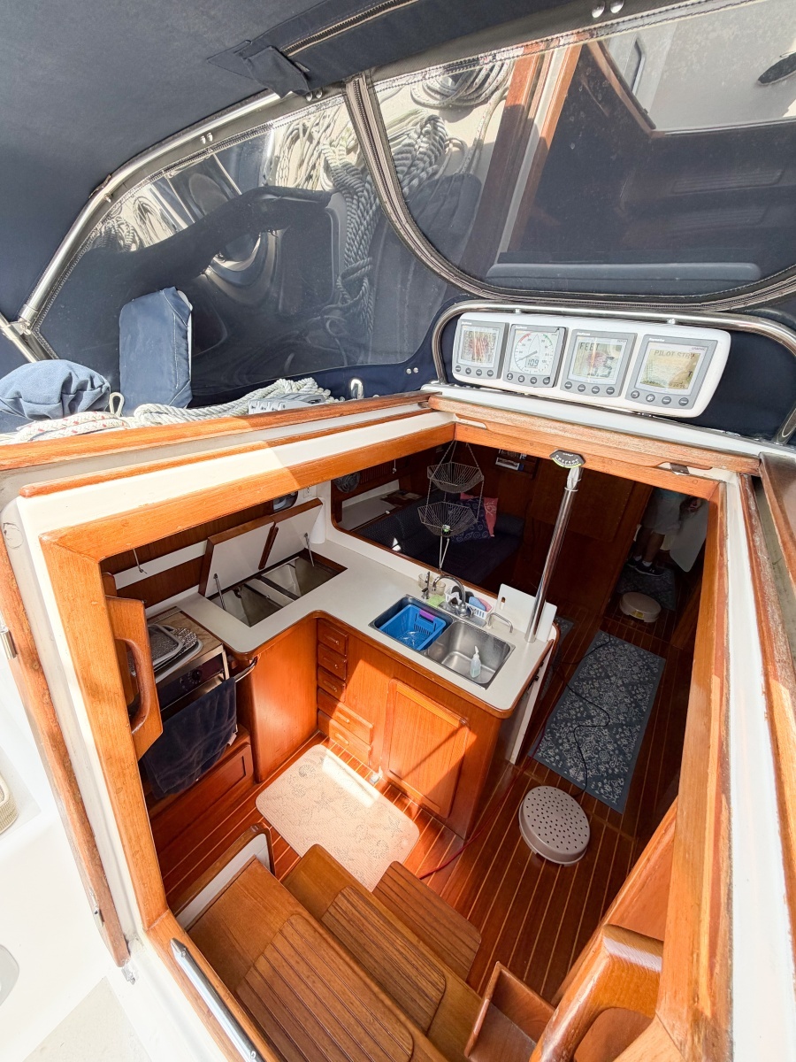 EARLY OUT 40ft Caliber Yacht For Sale