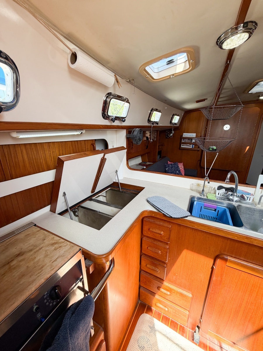 EARLY OUT 40ft Caliber Yacht For Sale