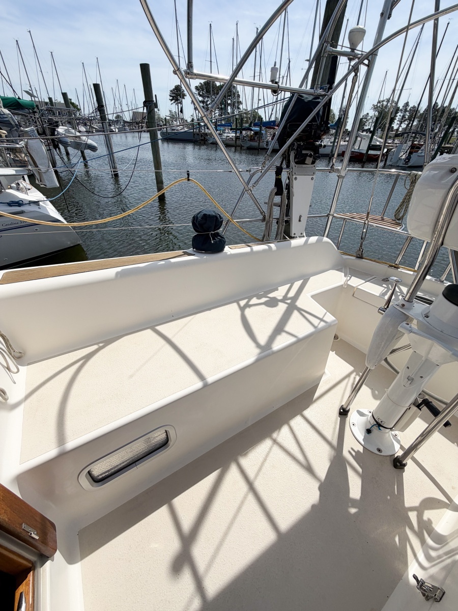 EARLY OUT 40ft Caliber Yacht For Sale