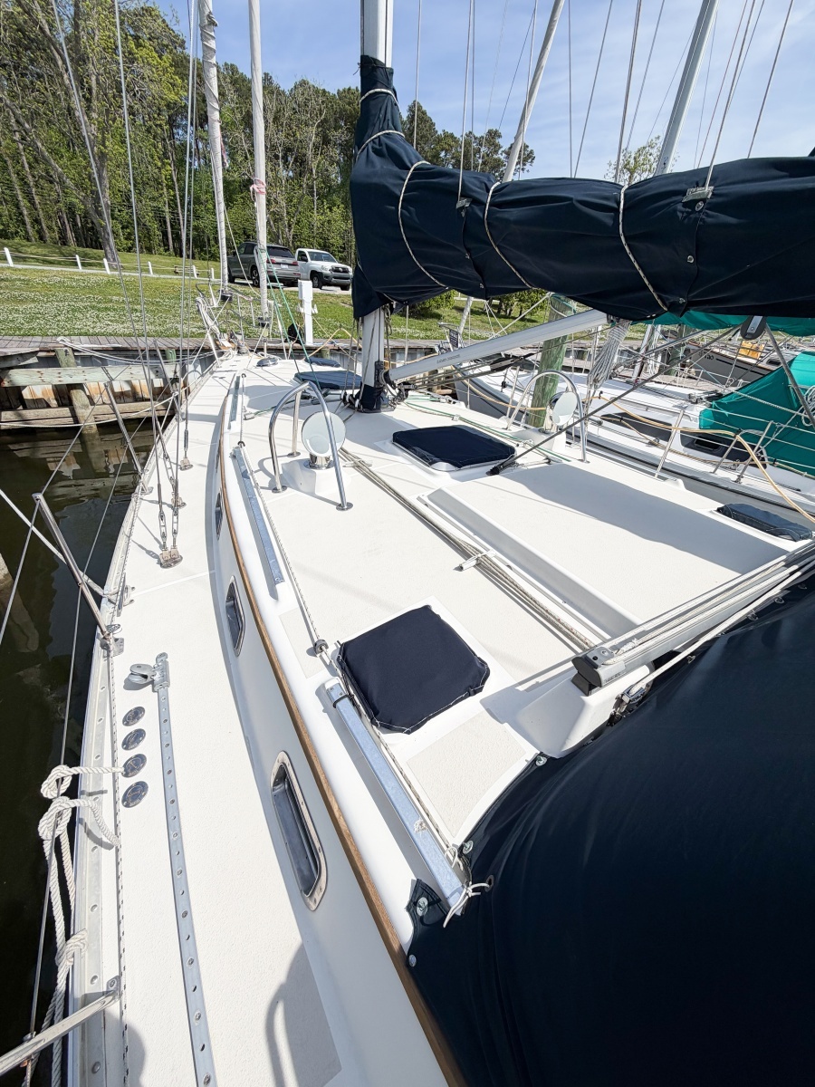 EARLY OUT 40ft Caliber Yacht For Sale