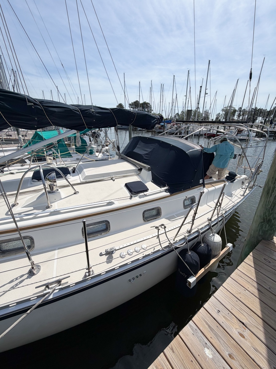 EARLY OUT 40ft Caliber Yacht For Sale