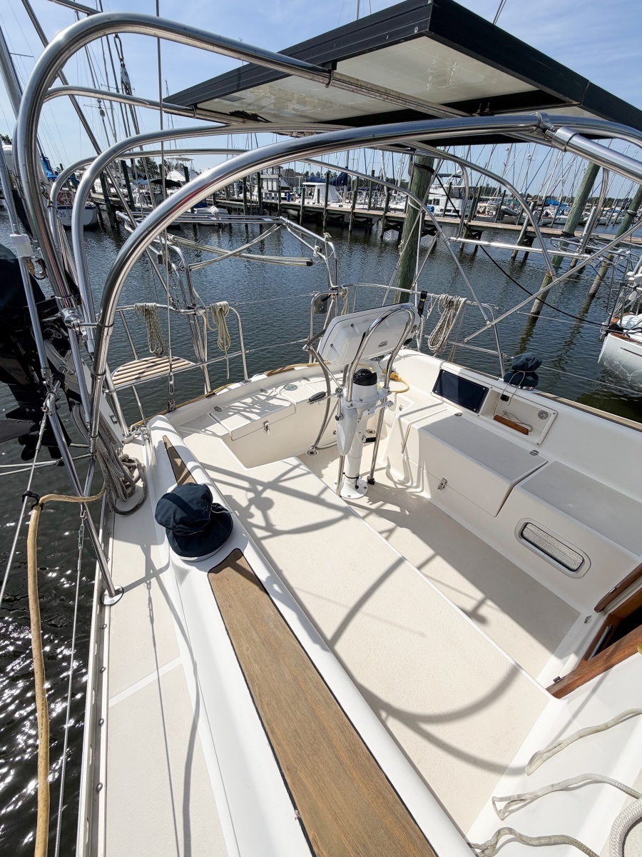 EARLY OUT 40ft Caliber Yacht For Sale