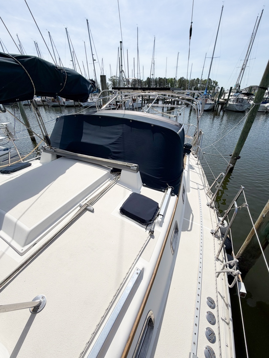 EARLY OUT 40ft Caliber Yacht For Sale