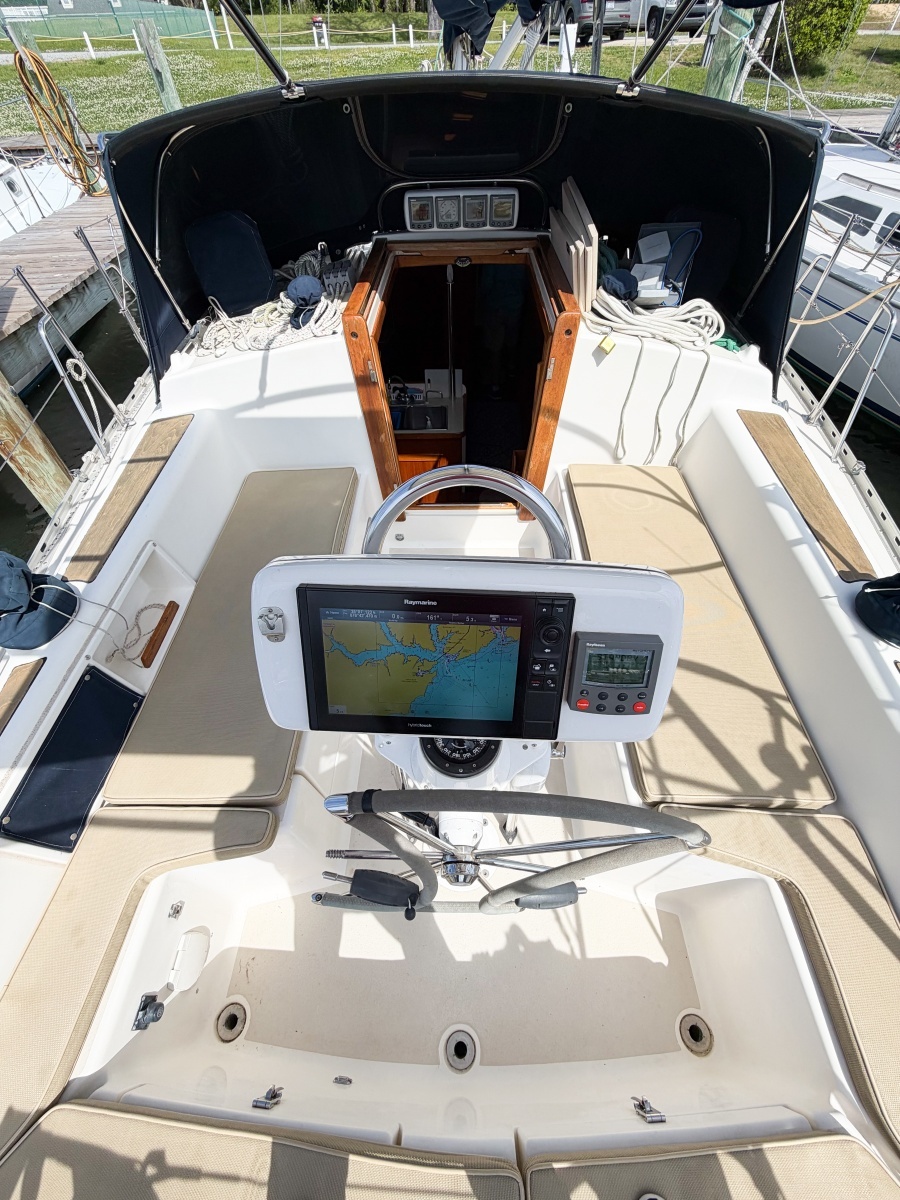 EARLY OUT 40ft Caliber Yacht For Sale