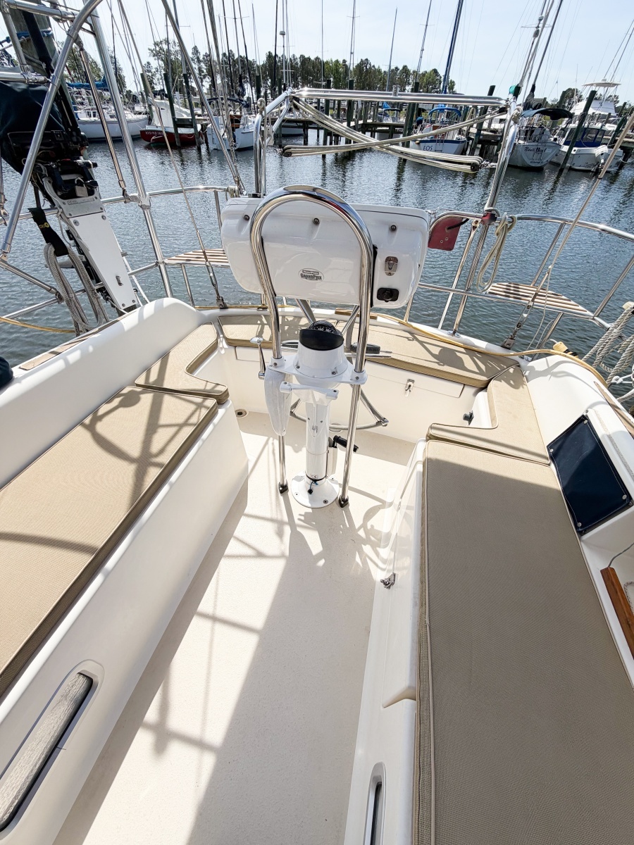 EARLY OUT 40ft Caliber Yacht For Sale