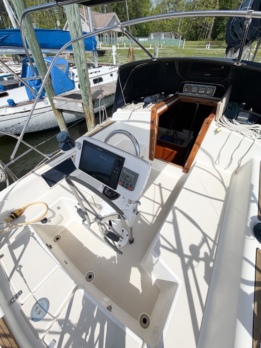 EARLY OUT 40ft Caliber Yacht For Sale