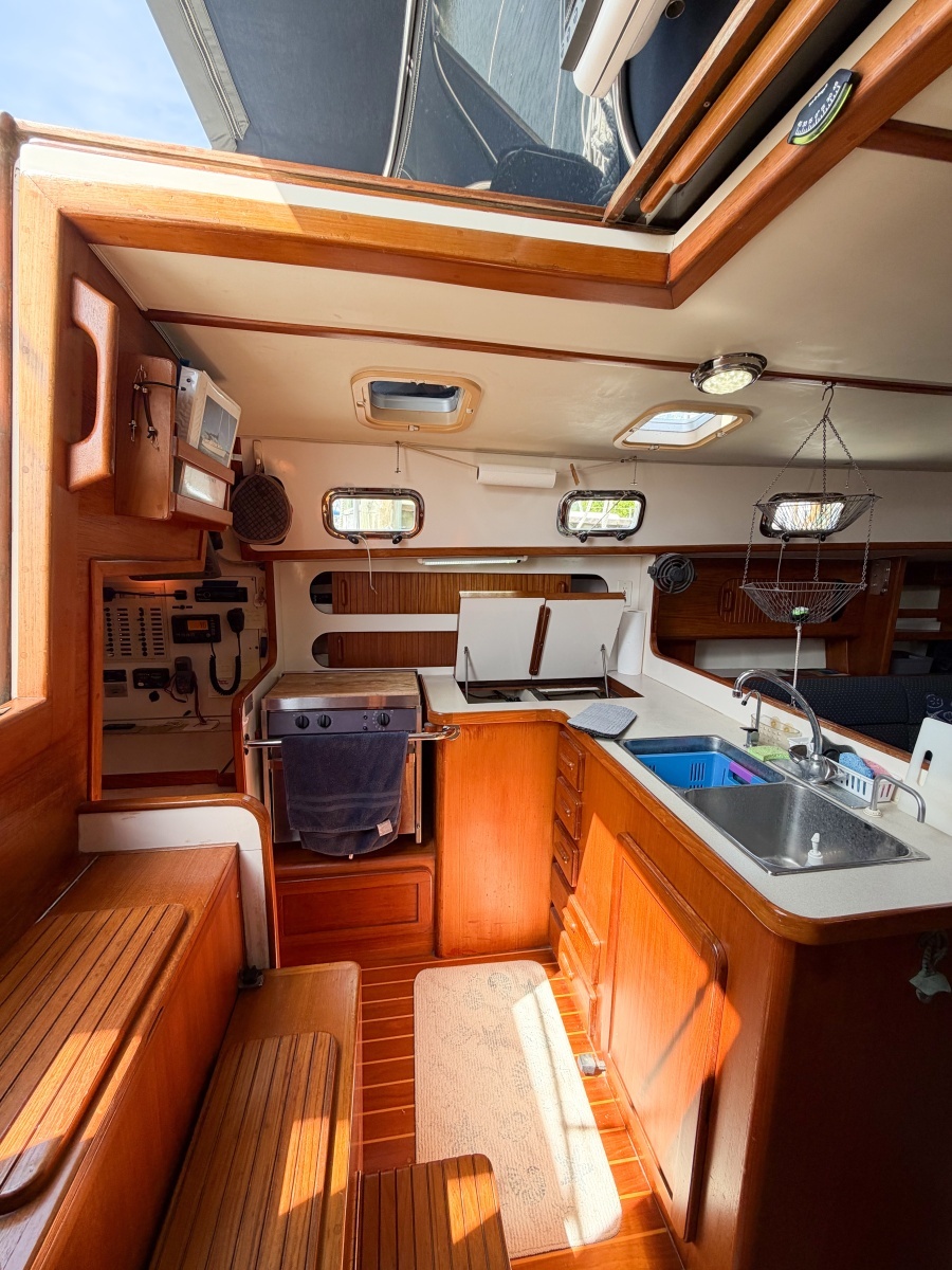 EARLY OUT 40ft Caliber Yacht For Sale