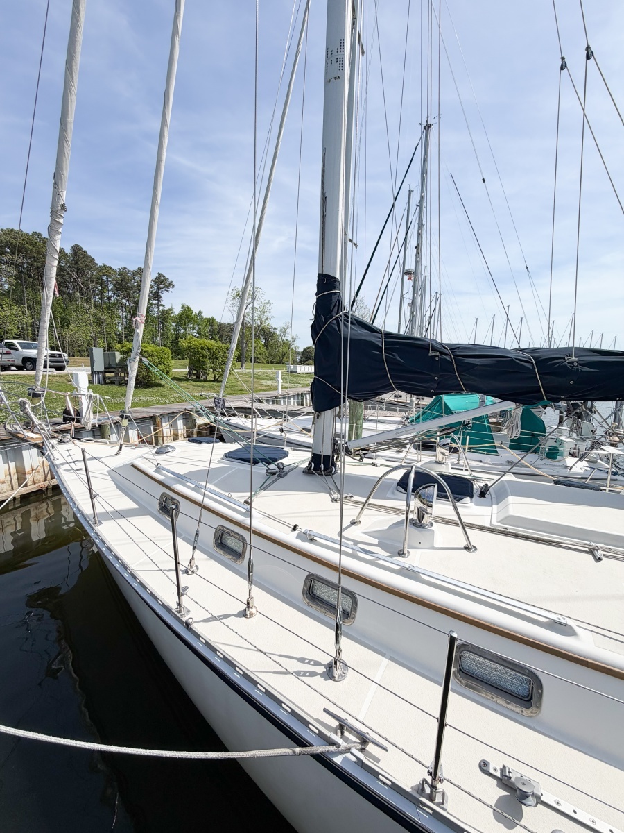 EARLY OUT 40ft Caliber Yacht For Sale