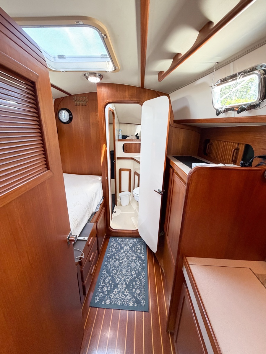 EARLY OUT 40ft Caliber Yacht For Sale