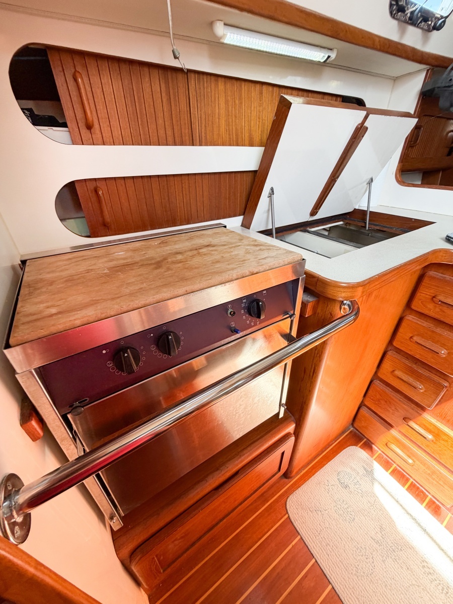 EARLY OUT 40ft Caliber Yacht For Sale