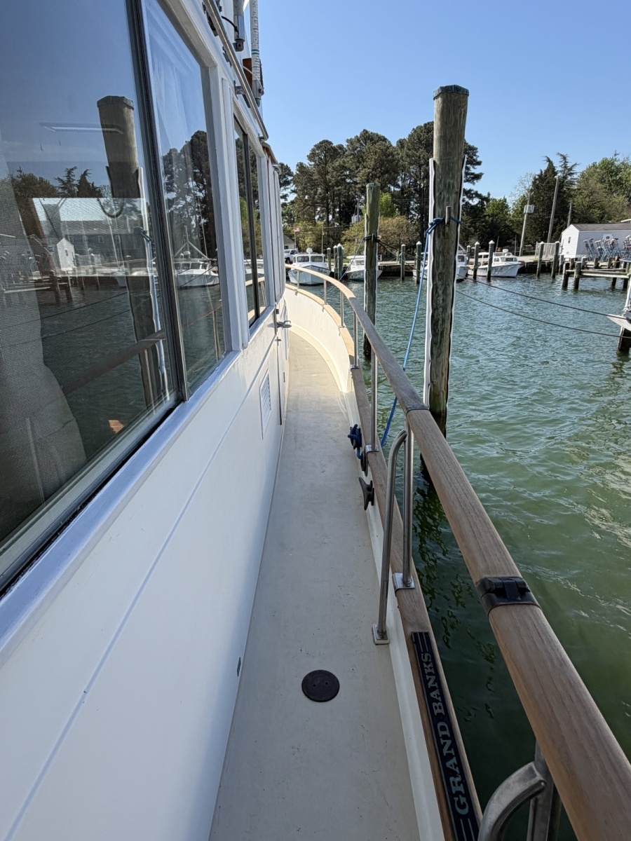 1991 Grand Banks Classic 46