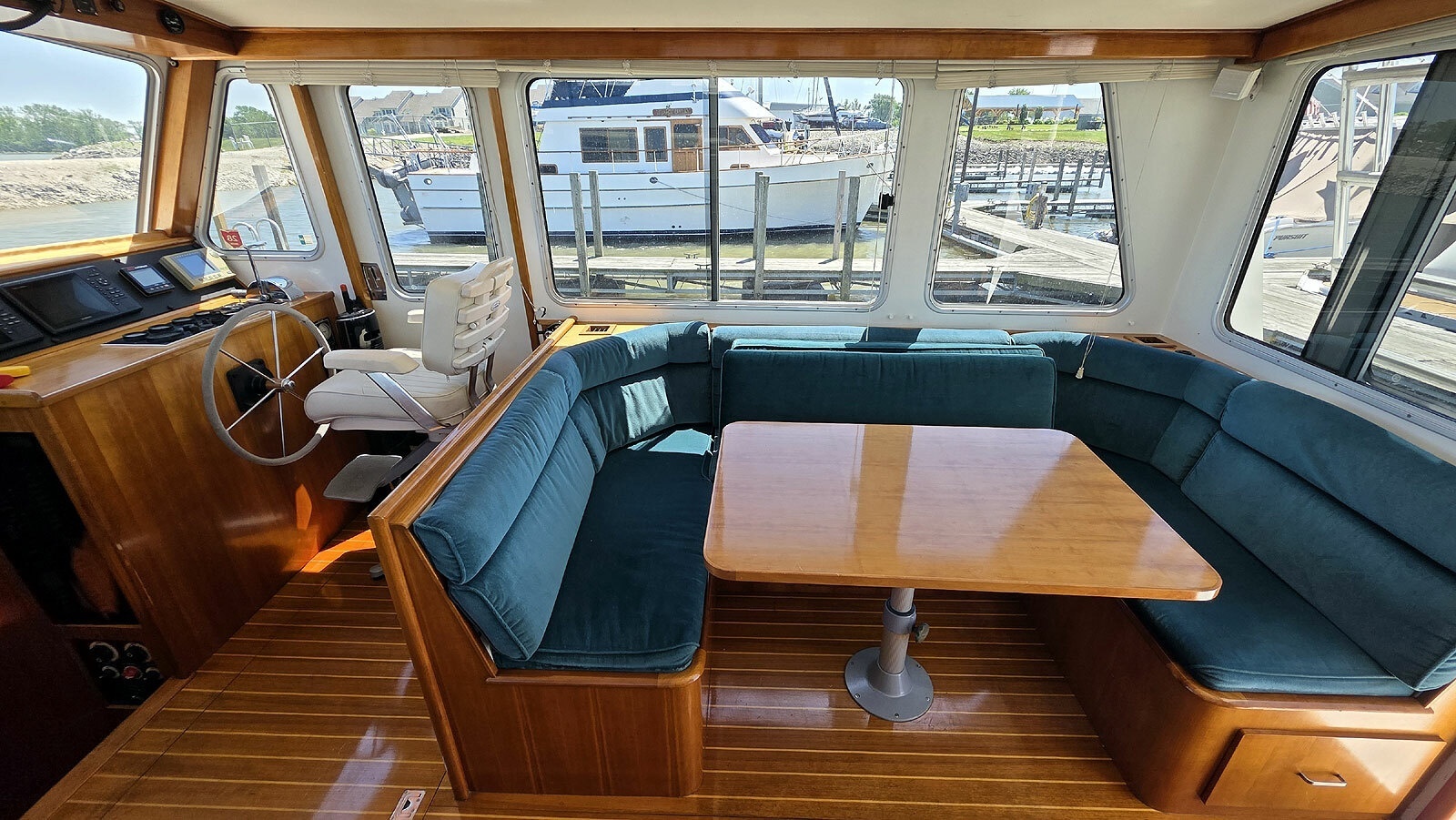 Main Cabin Starboard