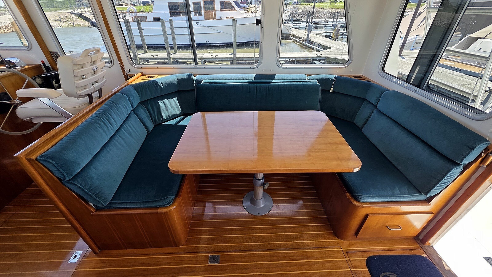 Main Cabin Dinette