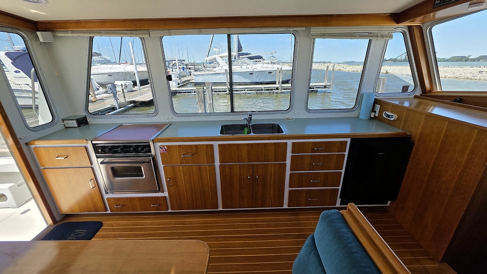 Main Cabin Port
