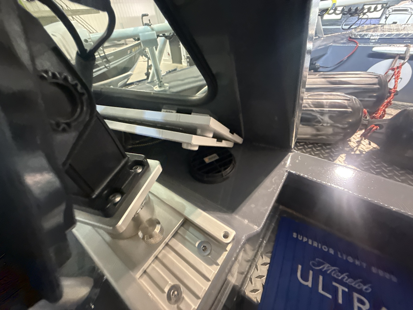 32ft Hewescraft Yacht For Sale
