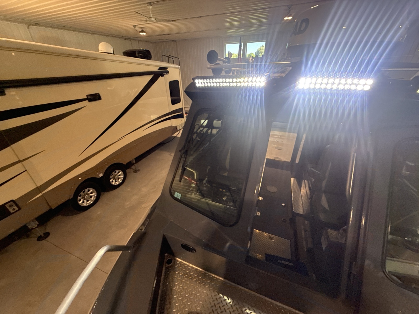 32ft Hewescraft Yacht For Sale
