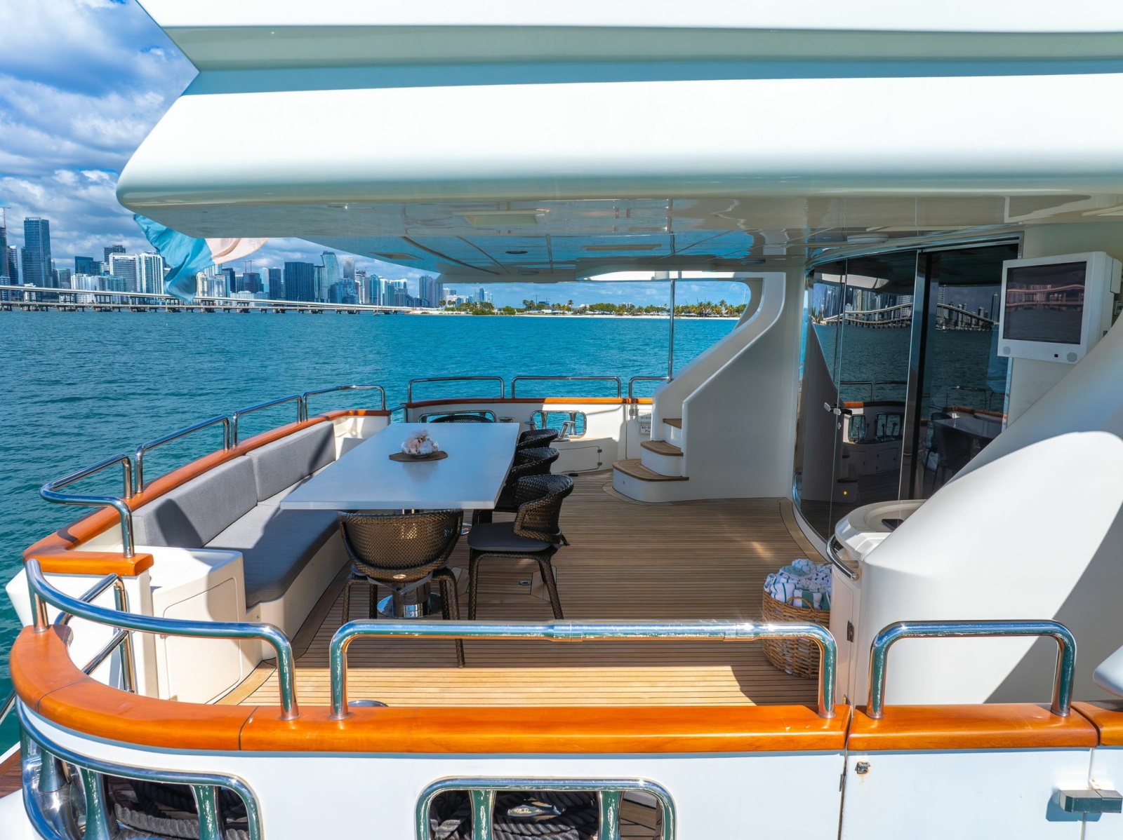 105' 2005 Azimut 105