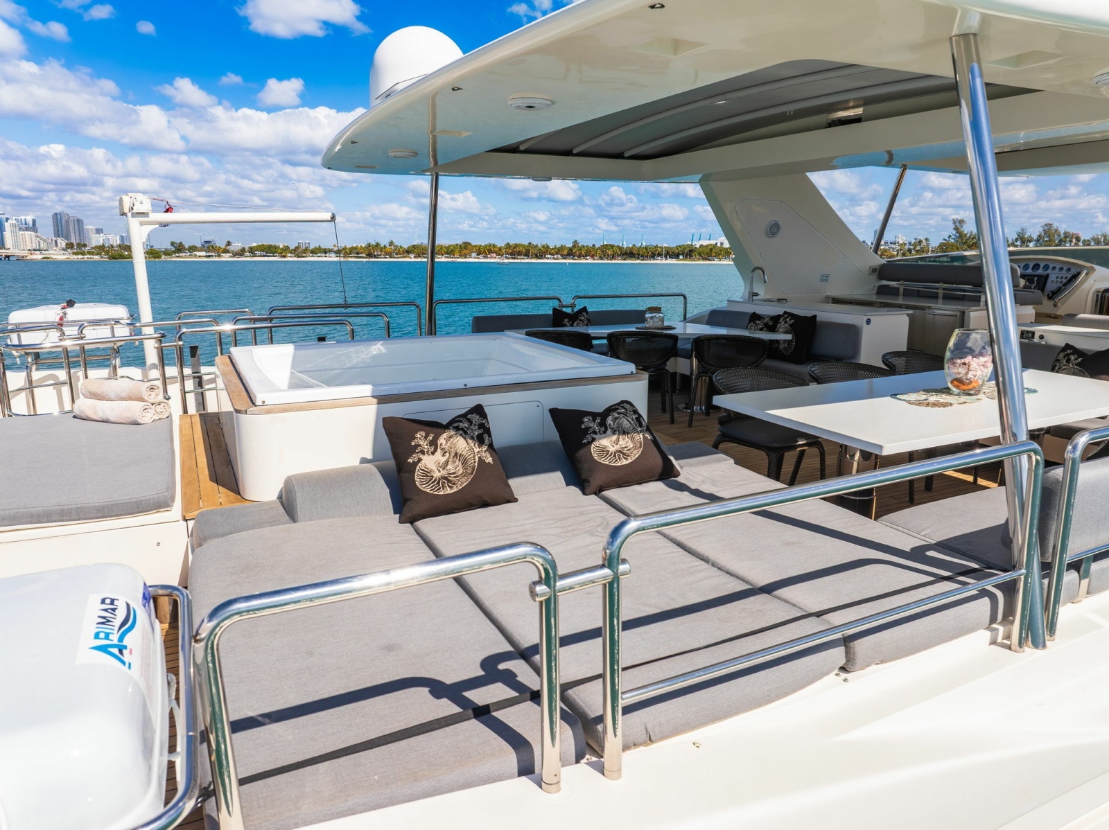 105' 2005 Azimut 105