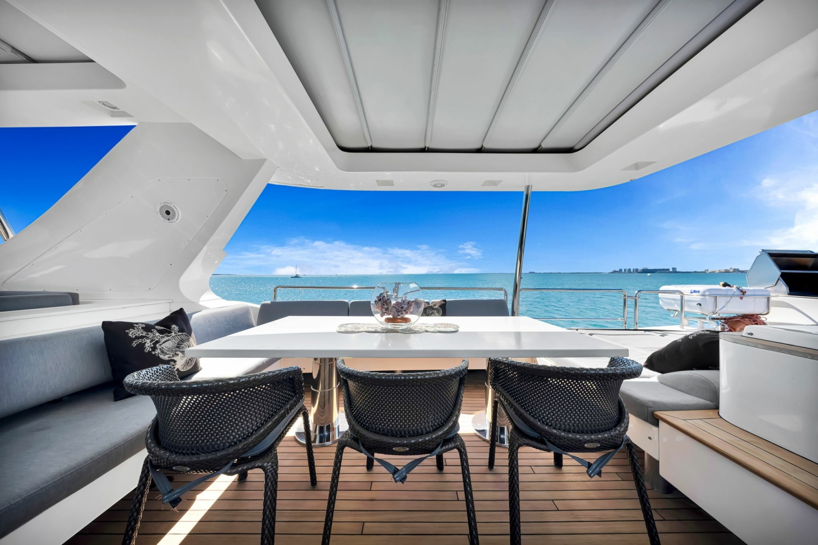 105' 2005 Azimut 105