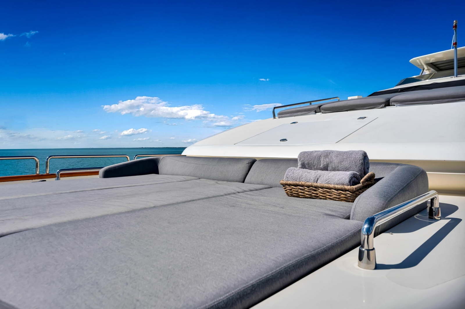 105' 2005 Azimut 105