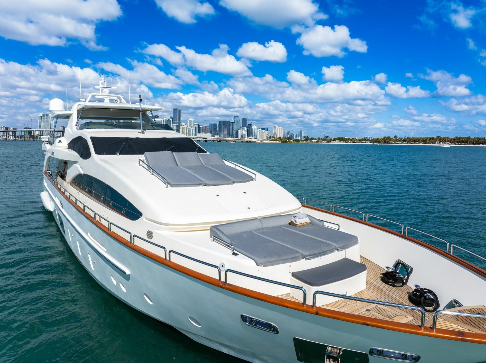 105' 2005 Azimut 105
