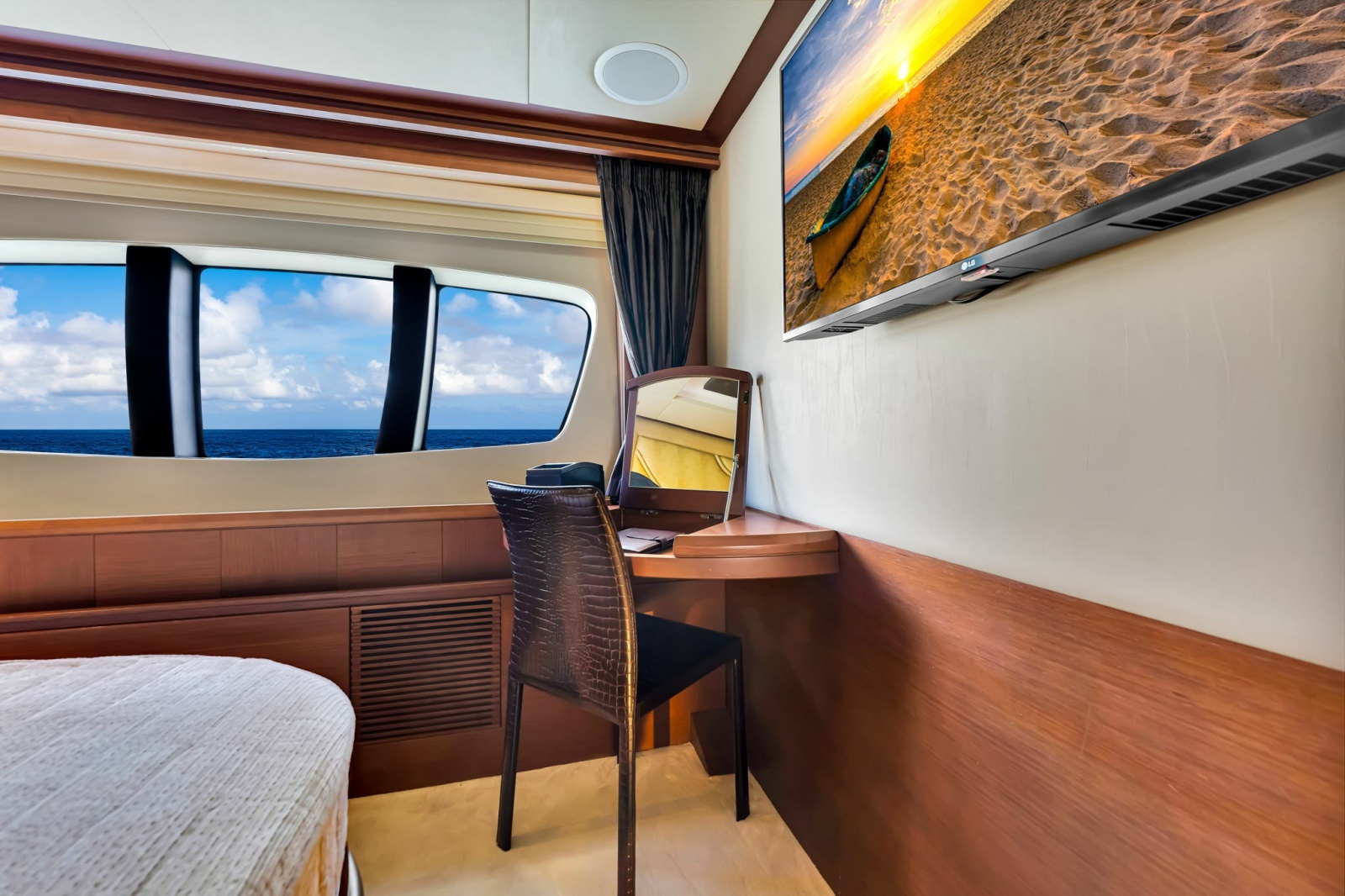 105' 2005 Azimut 105