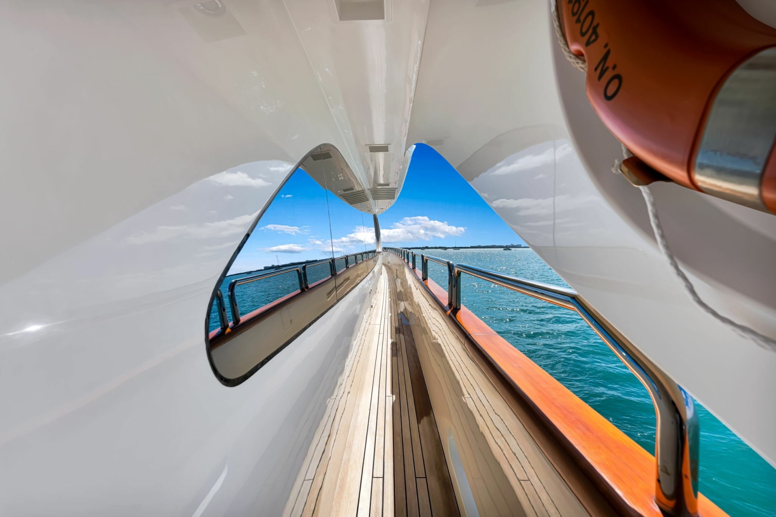 105' 2005 Azimut 105