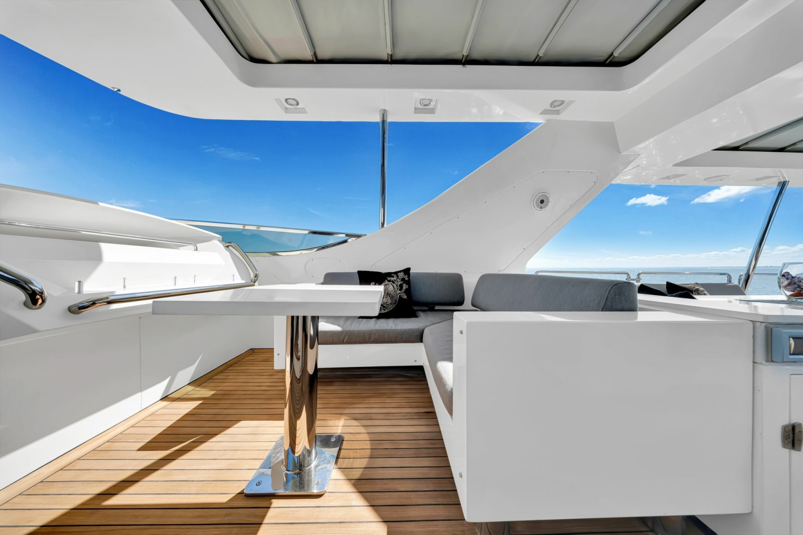 105' 2005 Azimut 105