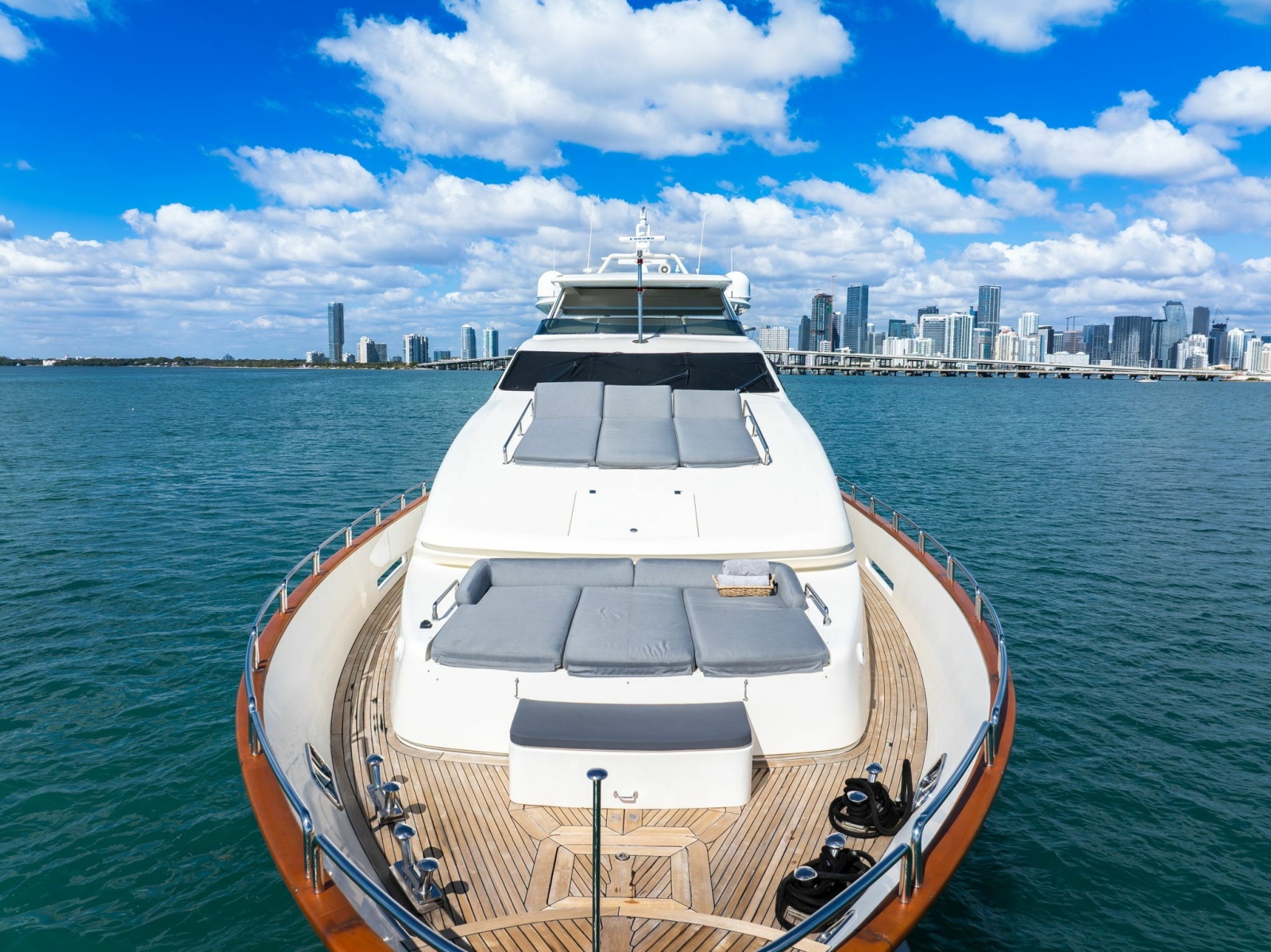 105' 2005 Azimut 105