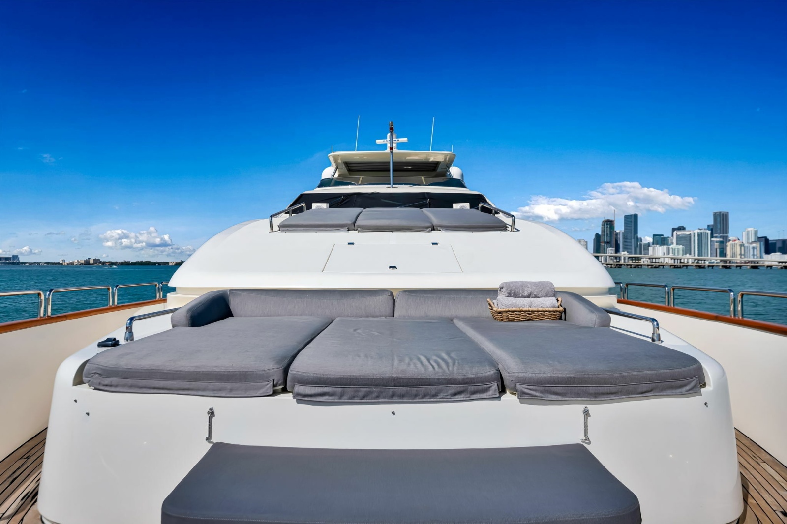 105' 2005 Azimut 105