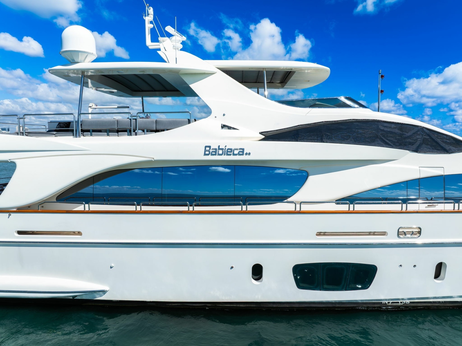 105' 2005 Azimut 105