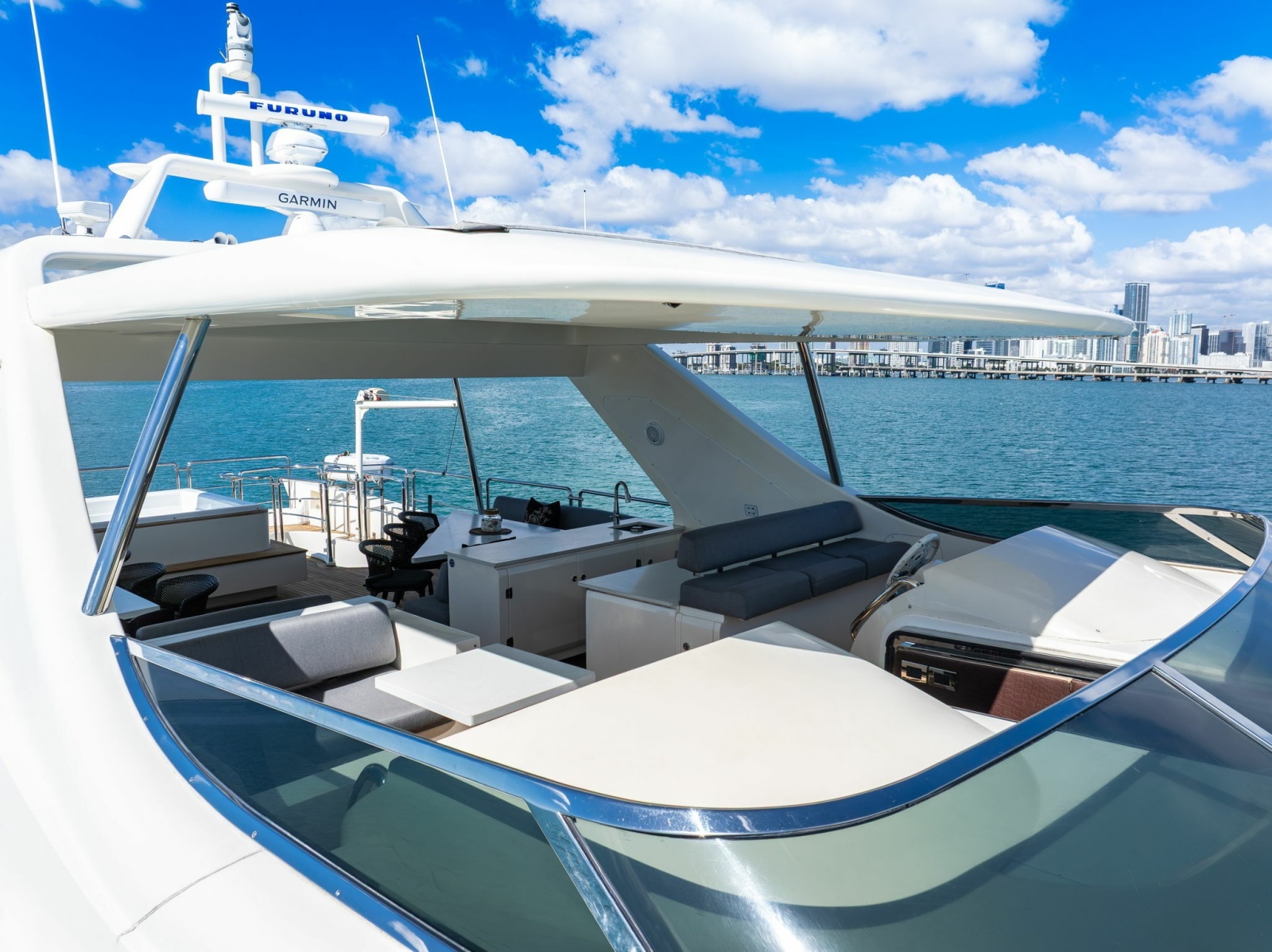 105' 2005 Azimut 105