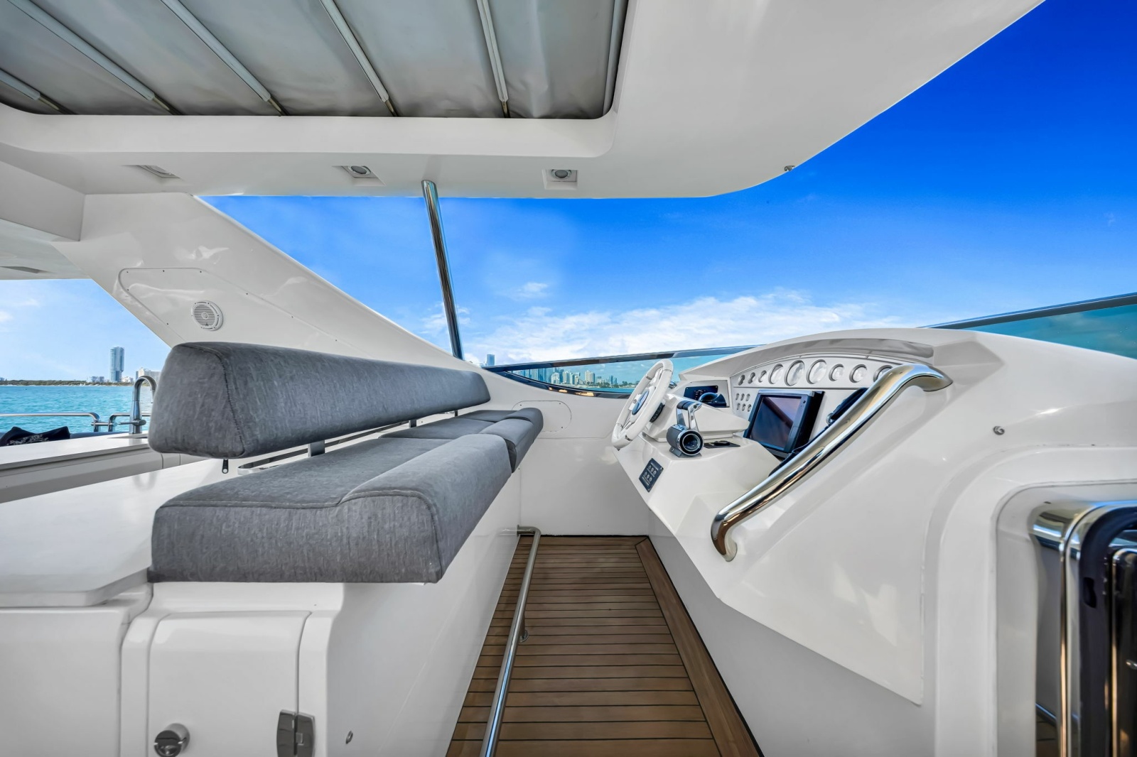 105' 2005 Azimut 105