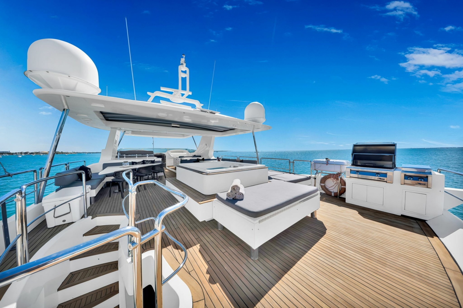 105' 2005 Azimut 105