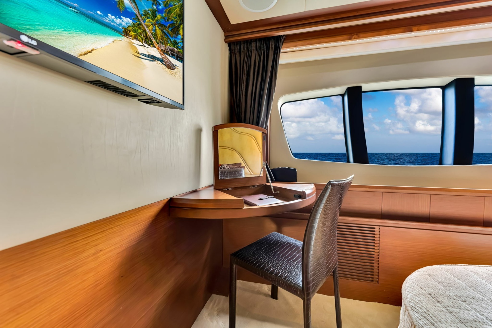 105' 2005 Azimut 105