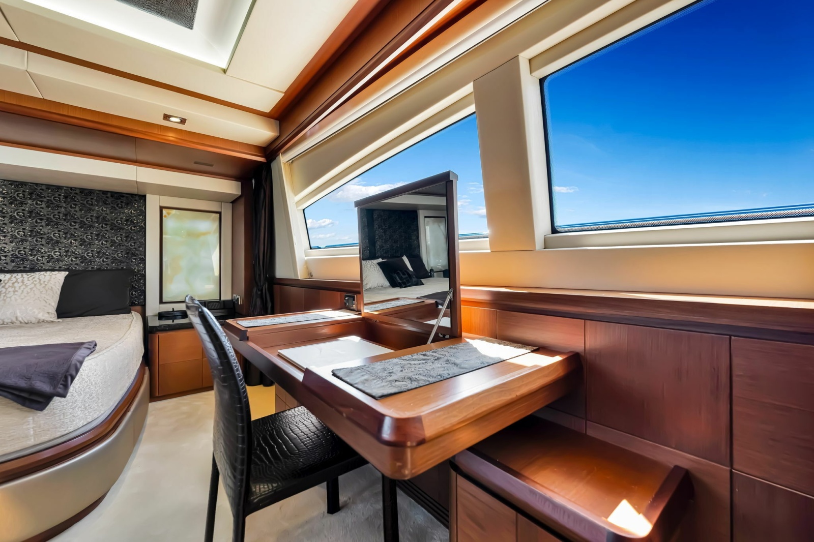 105' 2005 Azimut 105