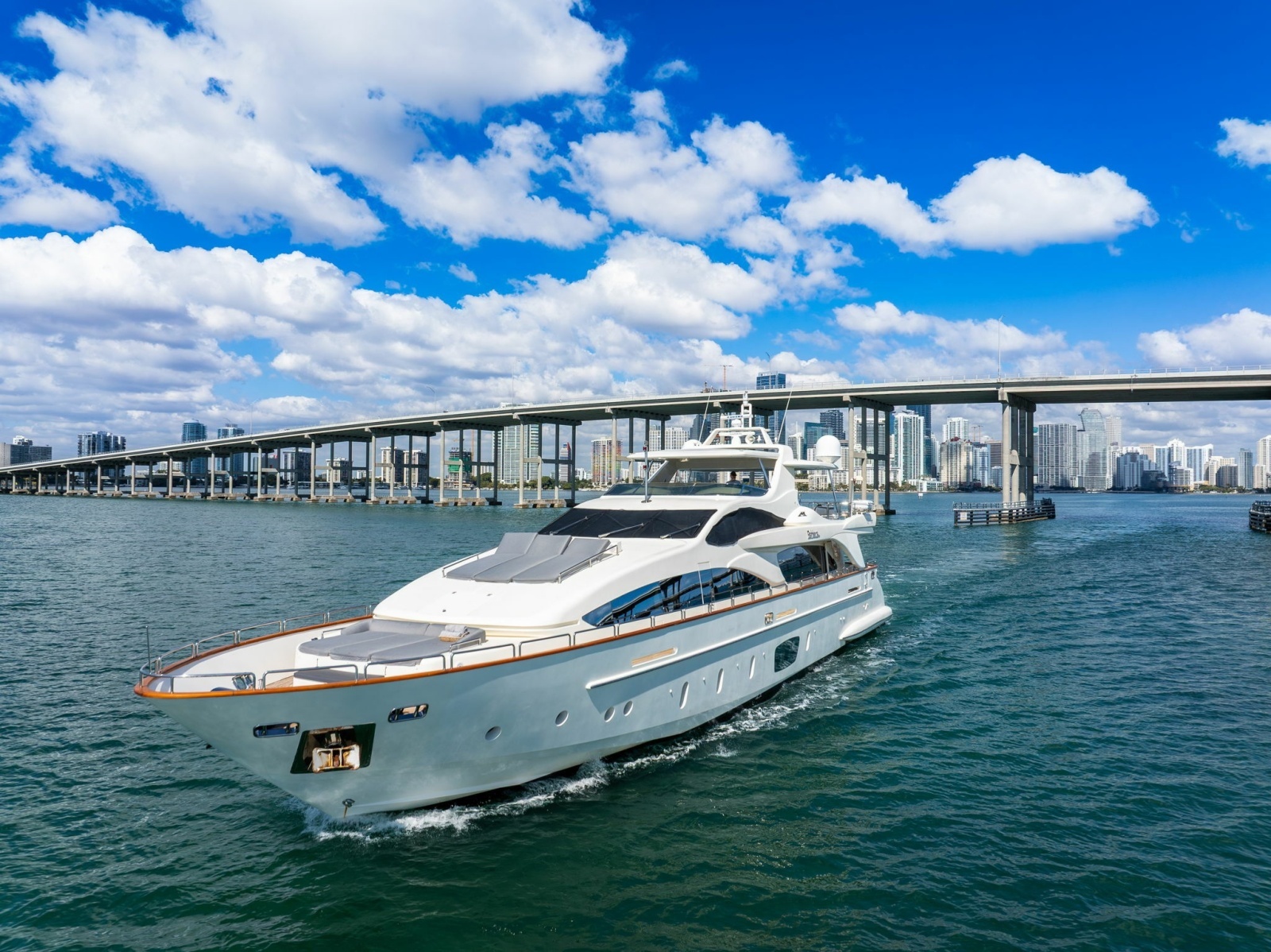 2005 Azimut 105