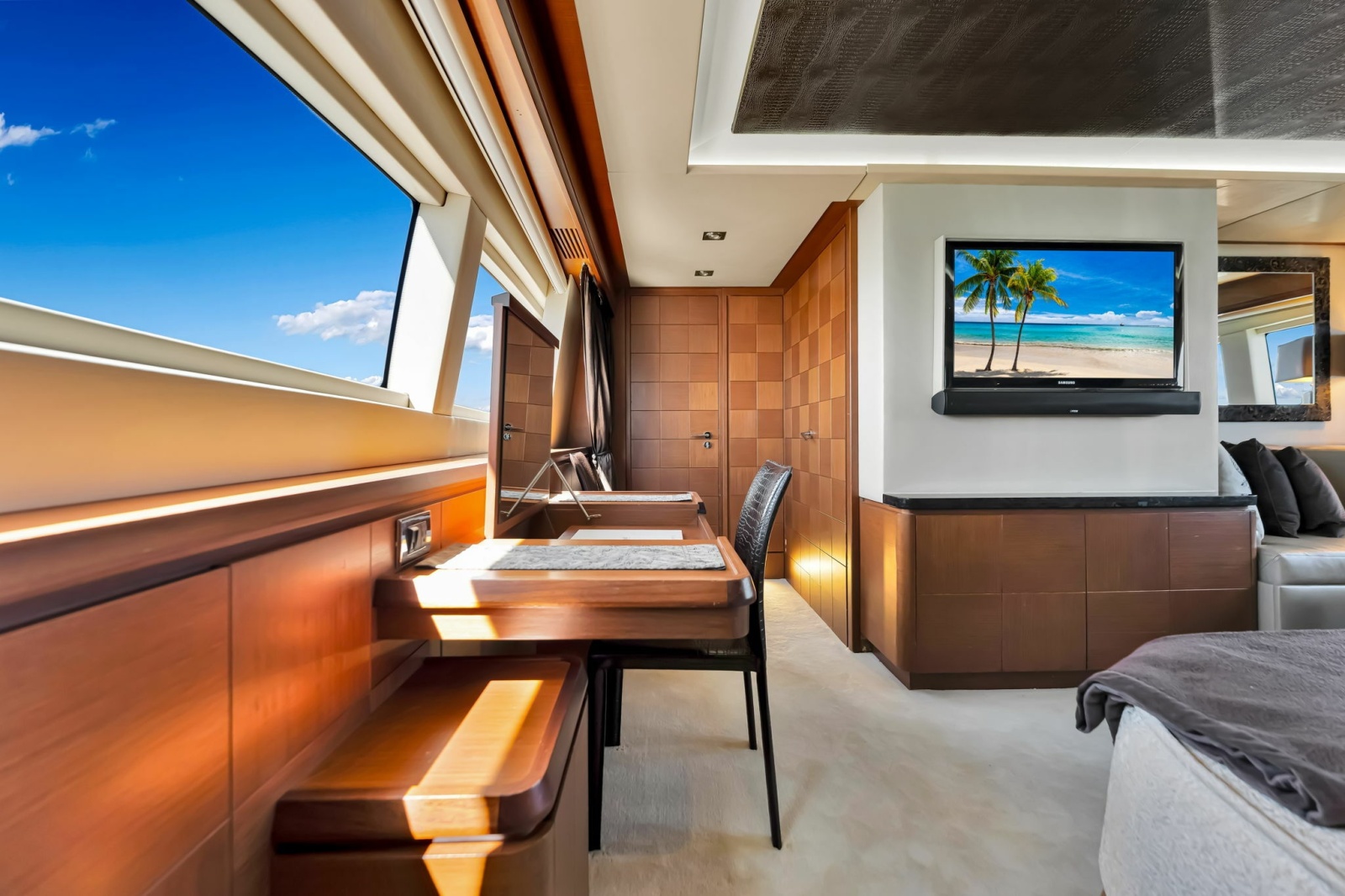 105' 2005 Azimut 105