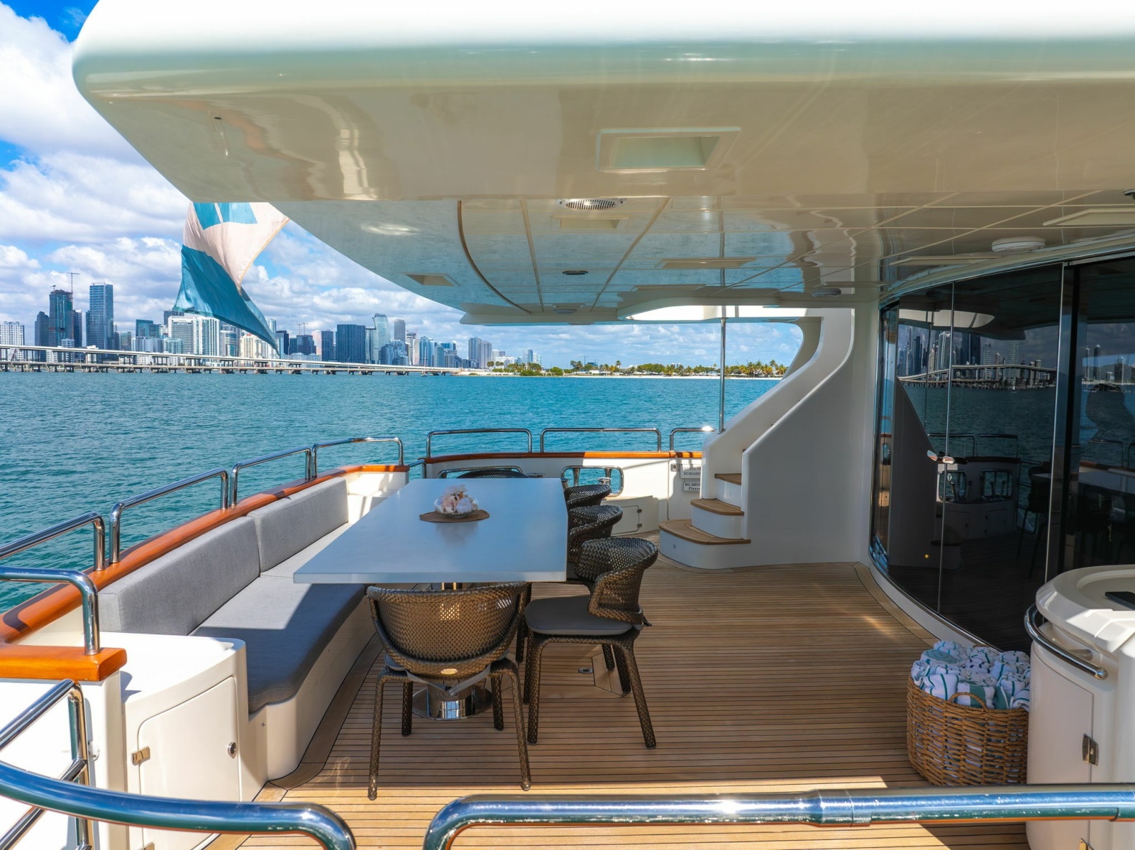 105' 2005 Azimut 105