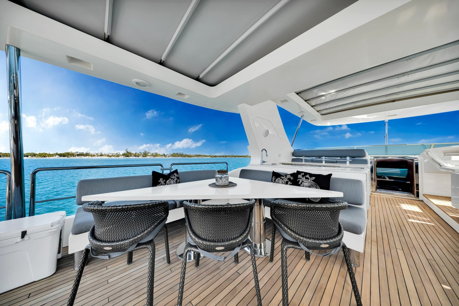 105' 2005 Azimut 105